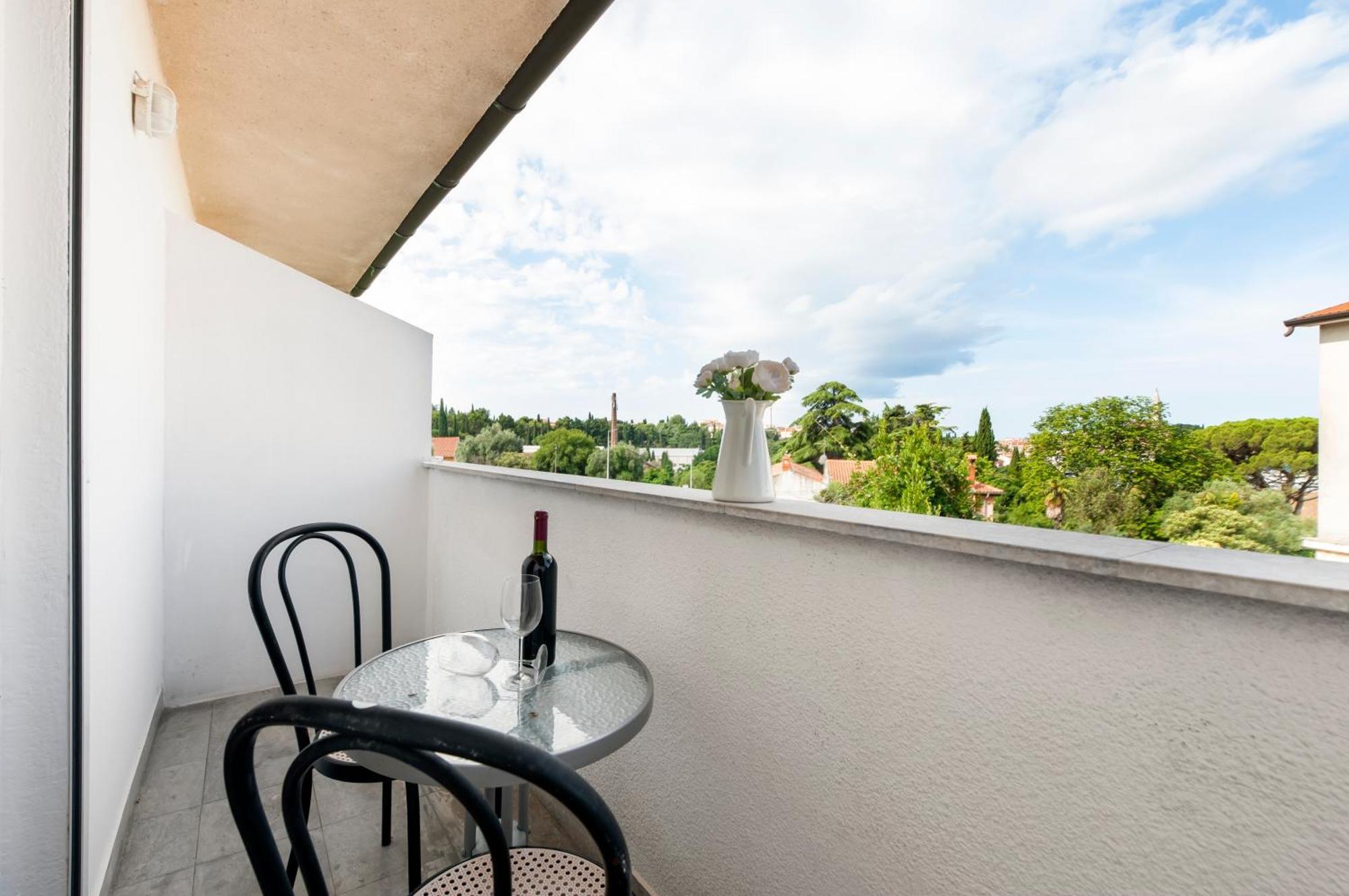 Luna Tsuki Two Aparthotel Rovinj Exterior foto